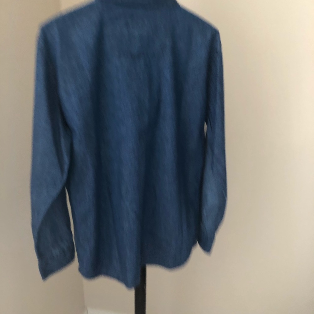 Lucky Brand Denim Shirt. - Picture 5 of 5